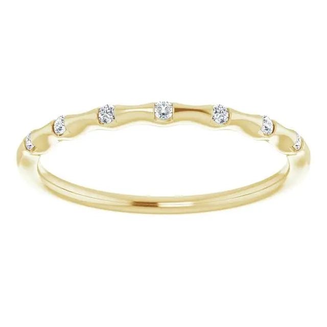 Polished gold curved ring with brilliant diamonds