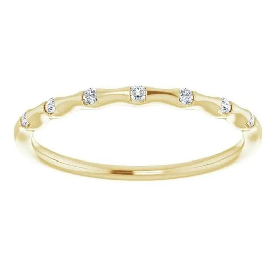 Polished gold curved ring with brilliant diamonds