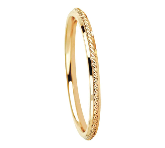 14k gold petite center rope ring with delicate detail – front view.