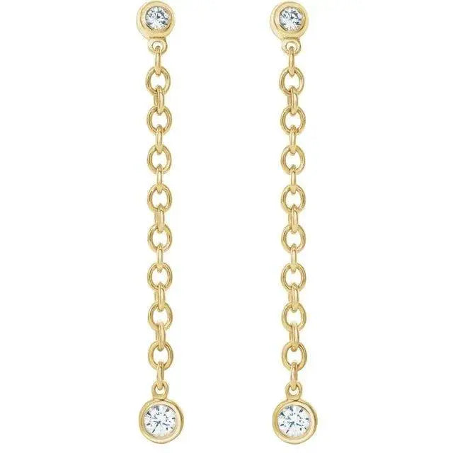 Elegant chain link earrings in solid gold with sparkling diamonds