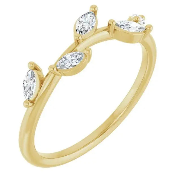 Diamond Leaf Ring in 14K Gold – Nature-Inspired Elegance for Women