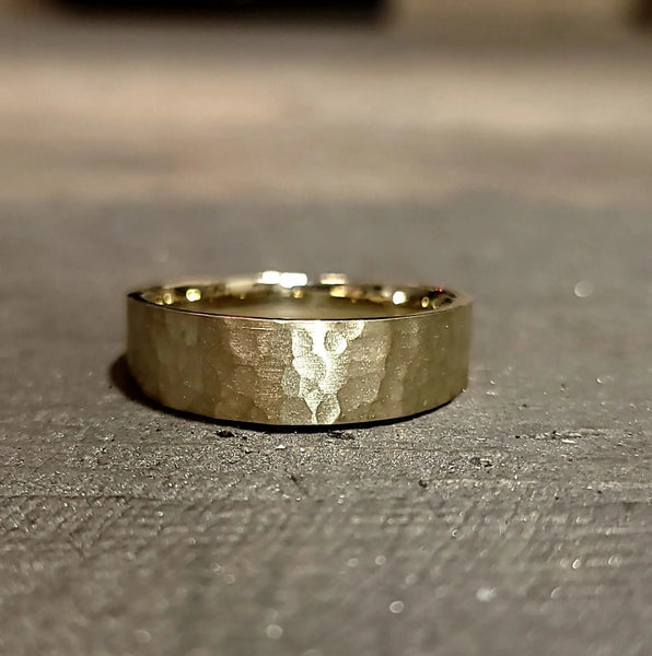 Hammered Tapered Ring in Solid Gold - 2