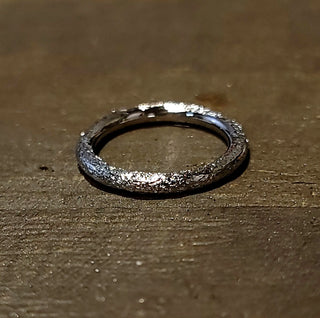 Stackable 14k Gold ring - Hammer finish