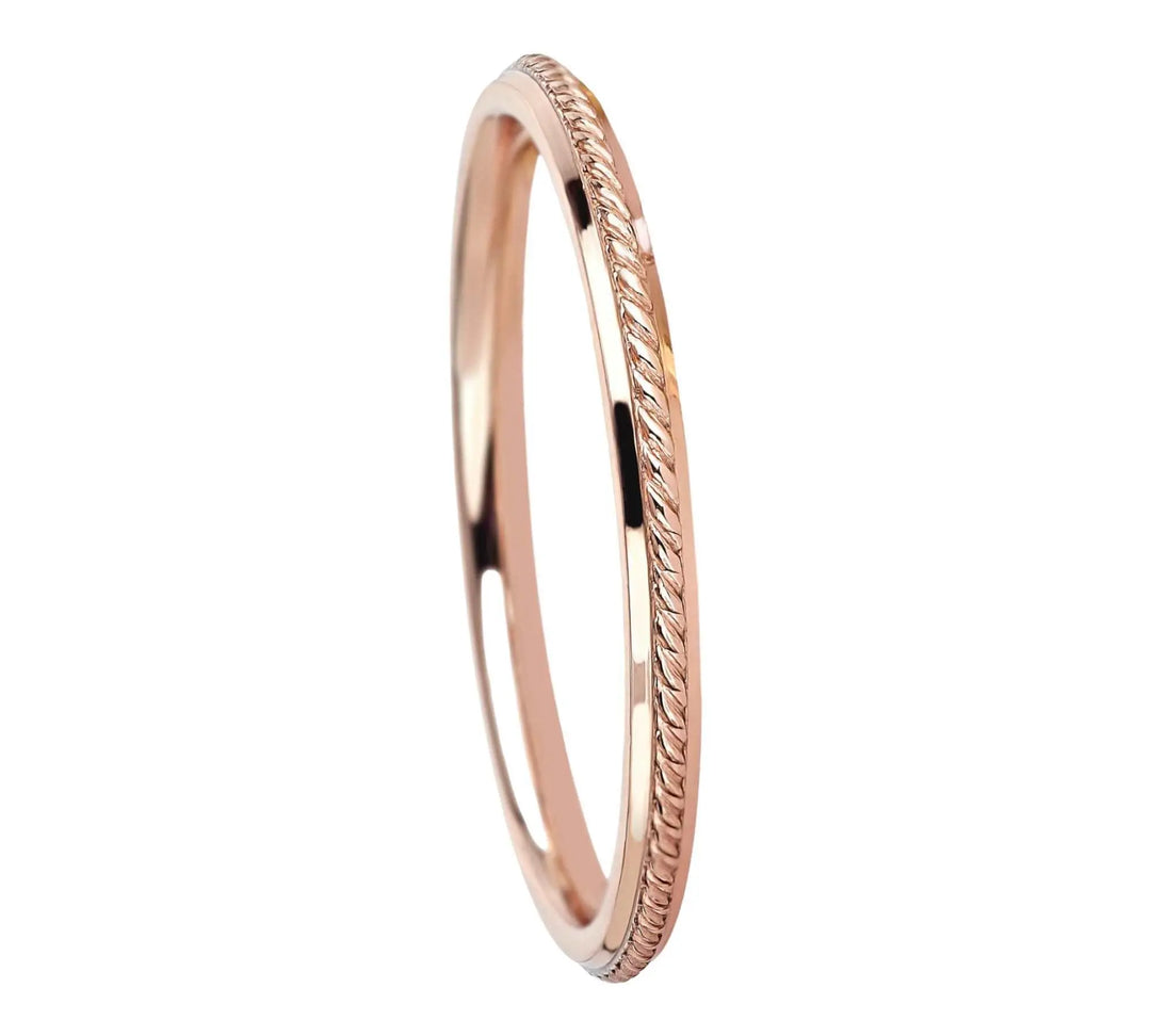 Elegant petite center rope ring in rose gold – front view.