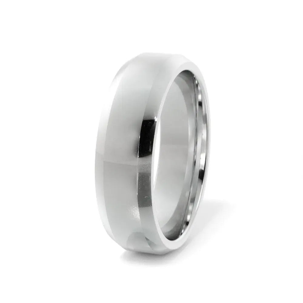 Platinum wedding band with beveled edges and polished finish – front view.