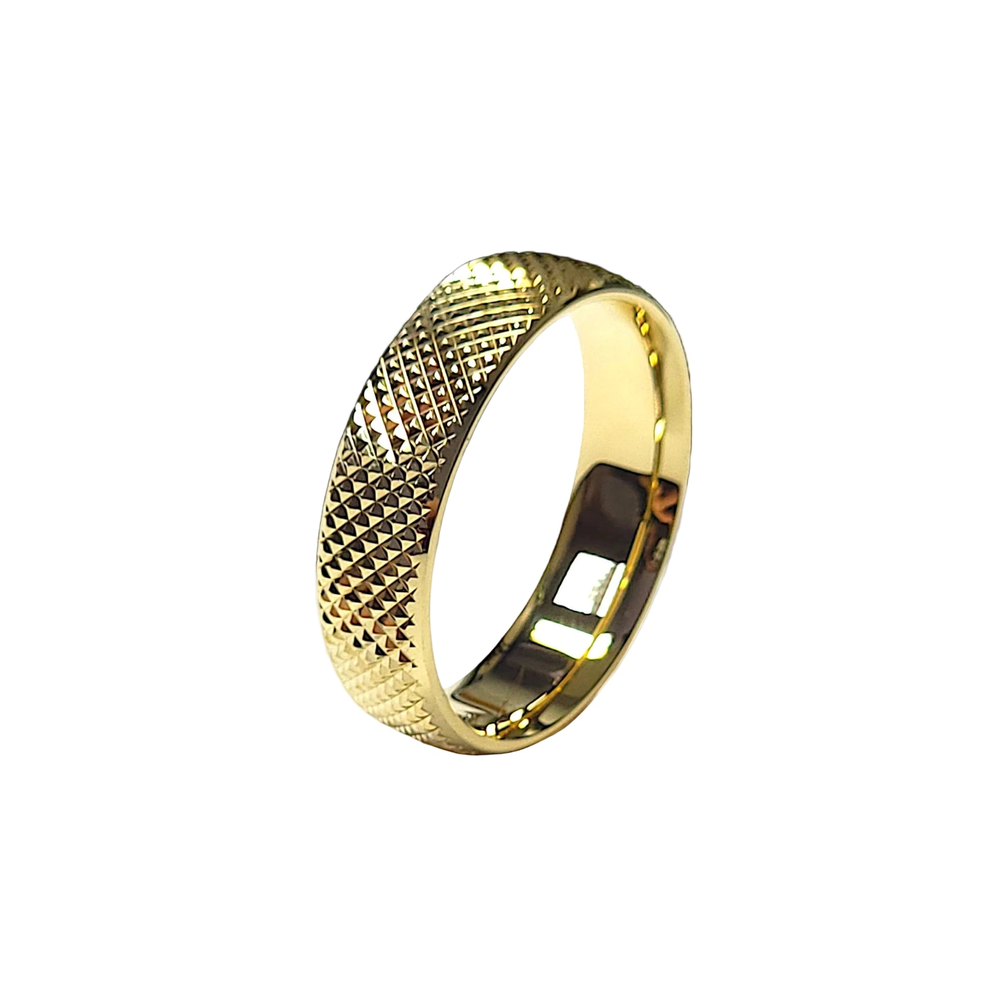 Diamond cut Florentine men’s gold ring with comfort-fit interior