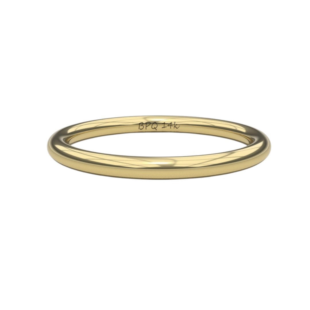 High-polished 2 mm wire ring in 14K yellow gold – sleek minimalist band