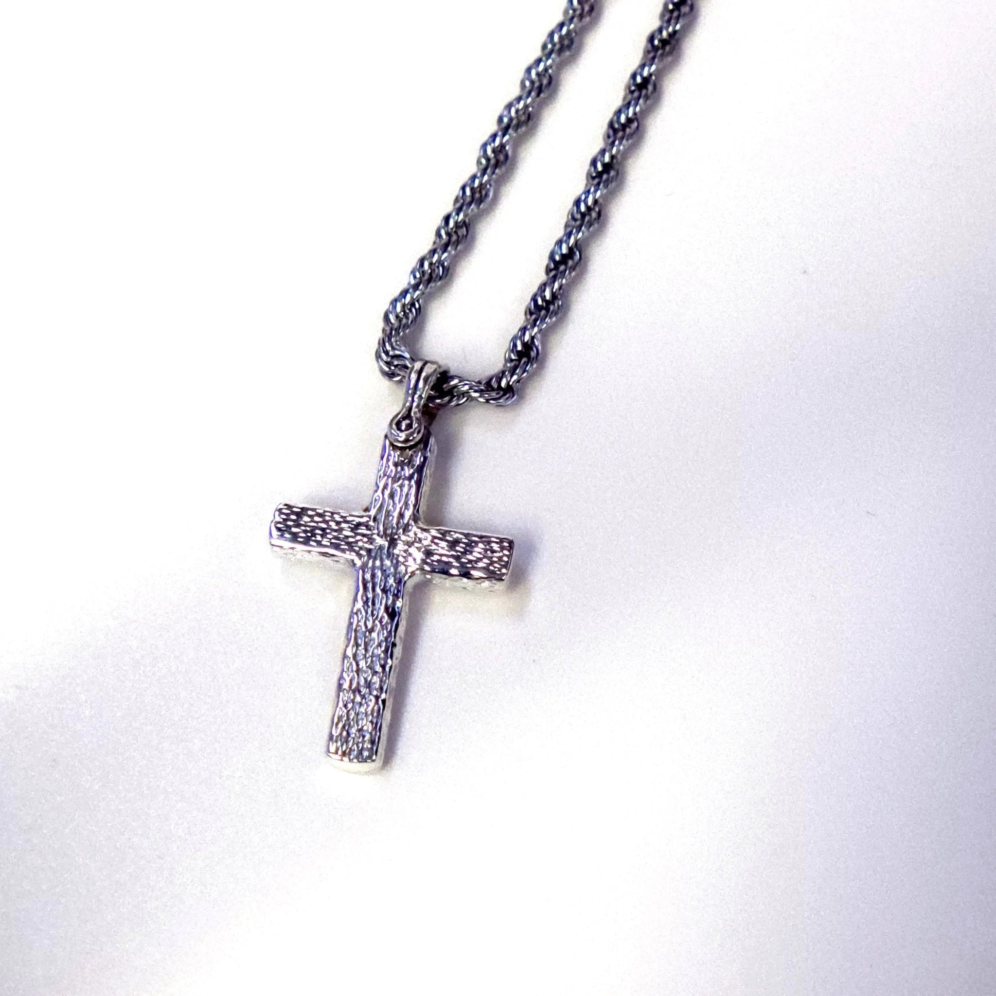 Hammered cross necklace in solid 14K gold