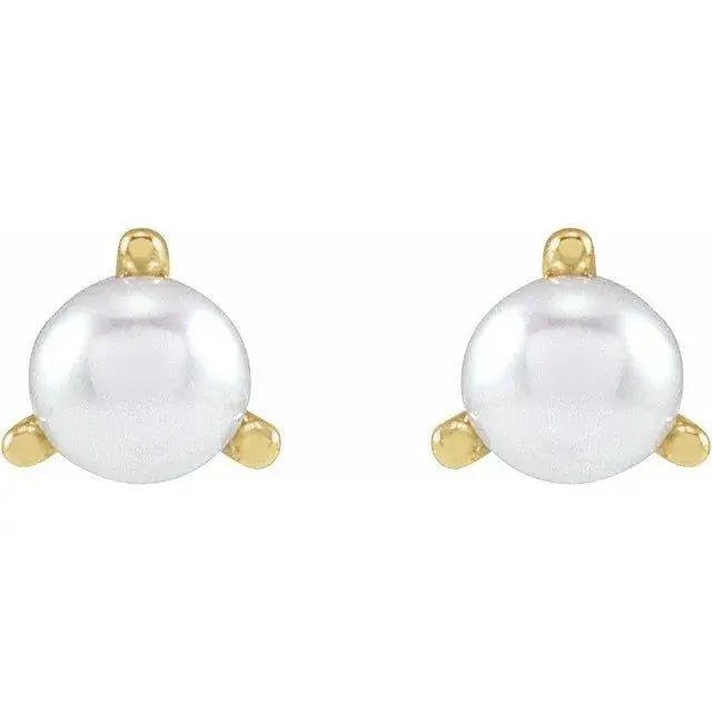 Elegant pearl earring crafted in 14K white gold