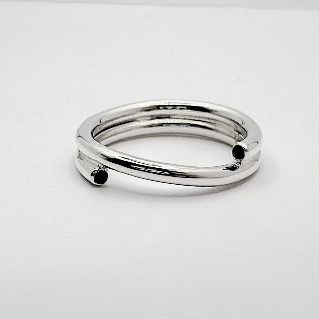 Spring wire ring with black diamonds in sleek design