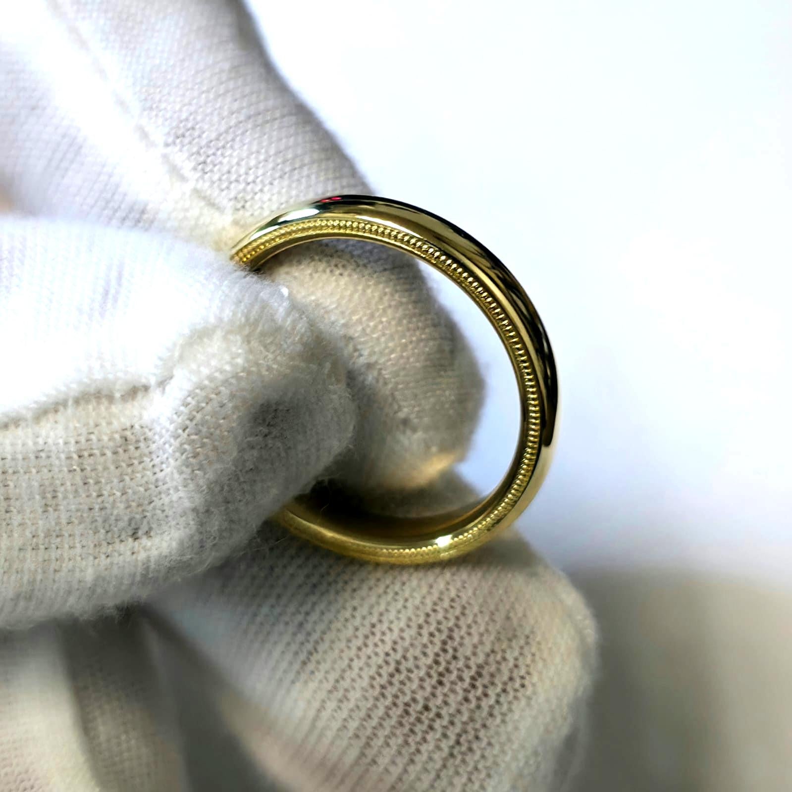 solid gold wire ring showing polished milgrain texture – luxury close-up
